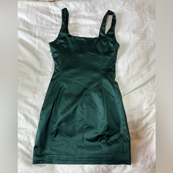 Wilfred Aritzia shine dress - Picture 2 of 4